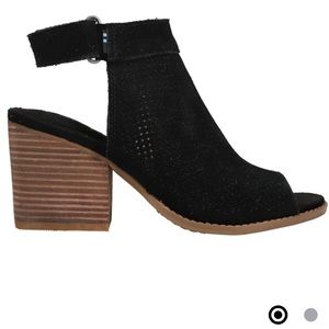 Tom's Women's Granada Sandals in Black (size 8.5)